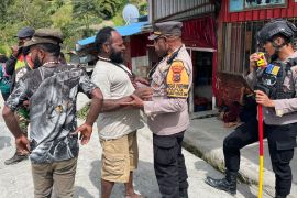 Polres Tolikara laksanakan patroli guna beri rasa aman warga