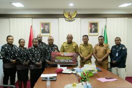 KPU Wondama kembalikan sisa dana hibah Pilkada 2024