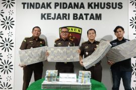 Kejari Batam terima pembayaran pidana uang pengganti Rp2,7 M