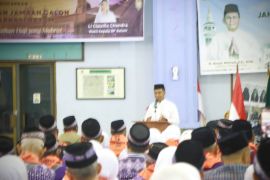 Bupati Kampar lepas keberangkatan 615  JCH Kampar