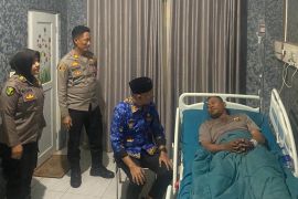 Gubernur Lampung jenguk polisi terluka saat amankan aksi petani singkong