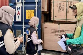 BKHIT Kalsel periksa kayu lapis 401 meter kubik tujuan ke Jerman-Korsel