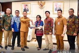 Gubernur Kaltim  minta PLN tuntaskan 110 Desa belum tersambung listrik