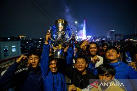 Bobotoh gelar pesta juara Persib di Flyover Bandung