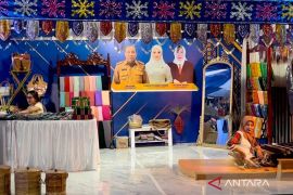 Pemkot pasarkan produk unggulan 74 pelaku usaha melalui Ekspo IKM Kendari 2025