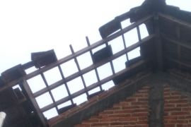 Tujuh desa di Kudus dilanda puting beliung