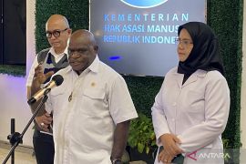 Menteri HAM dalami wacana vasektomi menjadi syarat terima bansos