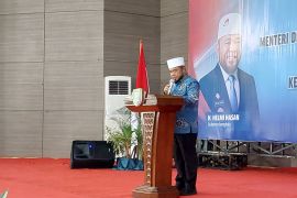 Penjelasan Gubernur Helmi soal pengadaan mobil dinas: Program lama