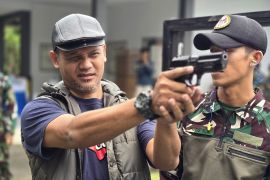 Lantamal VI Makassar ajak jurnalis jajal olahraga menembak lewat kegiatan "fun shooting"