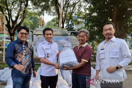 DKPP Cirebon salurkan bantuan calon induk ikan nila bagi lima pokdakan