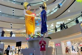 Rupang Buddha melayang terbesar tandai Vesak Festival mulai di Surabaya