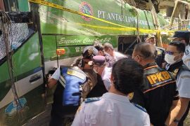 Korlantas Mabes Polri kawal proses penyelidikan lanjutan kecelakaan bus ALS di Padang Panjang (Video)