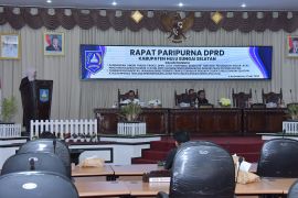 DPRD HSS paripurnakan pandangan umum fraksi raperda administrasi kependudukan