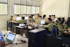 Kementerian Komdigi edukasi siswa SMP di Pontianak tentang keamanan digital