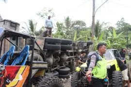 Truk tabrak angkot di Purworejo, 11 tewas 6 luka