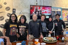 Nicky Astria dan Ikang Fawzi bakal gabung di konser God Bless