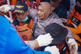 Pencarian korban kapal tenggelam di Perairan Penajam Paser Utara