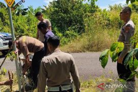 Satlantas dan Dishub Bangka Selatan pasang rambu lalulintas