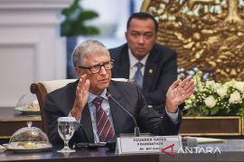 Humaniora kemarin, Bill Gates ke Indonesia hingga WNI tanpa visa haji
