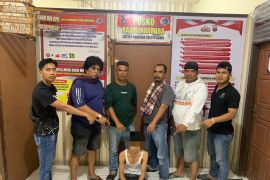 Polres Agam tangkap pengedar narkotika di depan rumahnya