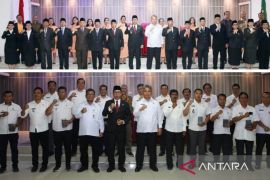 Bupati Jonius lantik 16 pejabat administrator hingga perlengkapi alat komunikasi Camat