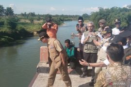 Kepala BNPB tinjau infrastruktur rusak akibat bencana di Padang Pariaman