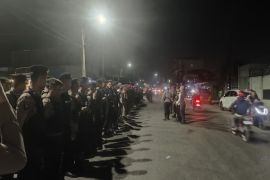 Brimob Polda Sumut gencarkan  patroli malam di Belawan cegah tawuran