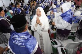 Jamaah calon haji Pematangsiantar berangkat ke Asrama Haji Medan
