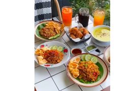 Cantik Manis Kafe hadir dengan menu nusantara dan konsep modern, cocok untuk nongkrong hingga WFC