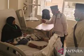 Wali Kota Padangsidimpuan besuk calon haji yang sakit di Mekkah