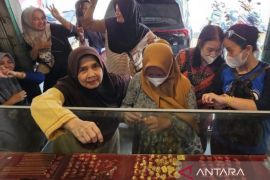 Harga emas hari ini di Palembang Rp10.600.000 per suku
