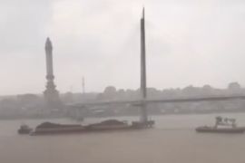 Polairud Jambi selidiki  tongkang tabrak  tiang Jembatan Gentala Arasy