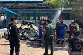 Tujuh ruang SMKN 5 Balikpapan terbakar