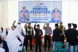Polres Bojonegoro edukasi santri untuk tertib berlalu lintas