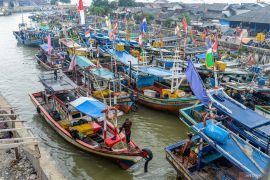 DPRD Lampung bagikan bantuan untuk kelompok tani dan nelayan di Lampung Timur