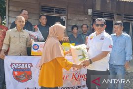 Pasbar King,'s Club gelar aksi sosial bantu warga Kiawai (Video)