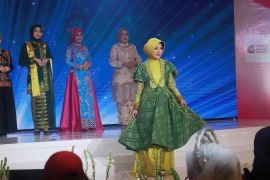 Pontianak tampilkan corak Insang di Fashion Show APEKSI Surabaya