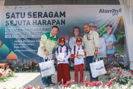 PT Maruwai Coal salurkan 1.553 paket bagi pelajar di Murung Raya Kalteng