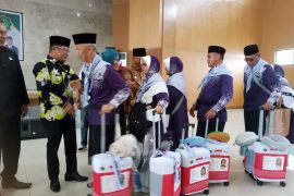 Bupati Belitung lepas keberangkatan 60 jamaah calon haji Belitung