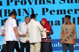 Menteri ATR/BPN  serahkan sertifikat tanah untuk UINSU