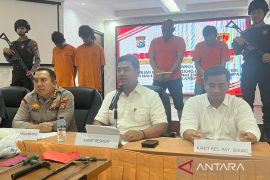 Dua manusia silver ditangkap polisi usai curi kabel PJU di Flyover SKA
