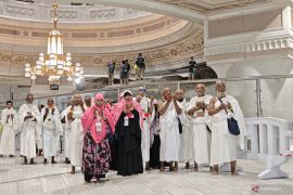 Bangladesh melarang seluruh aktivitas partai mantan PM Sheikh