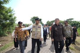 Mensos tinjau lahan untuk pembangunan Sekolah Rakyat di Makassar