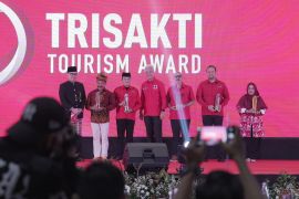 Desa Wisata Cemagi Badung terima penghargaan Trisakti Tourism Award 2025