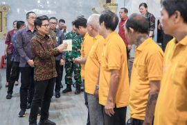 Pemkab Badung salurkan bantuan untuk umat Buddha jelang Waisak