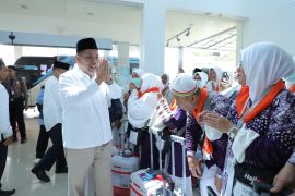 Gubernur Babel melepas keberangkatan 370 calon haji