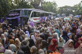 Ciamis Berangkatkan Ratusan Calon Haji Kloter 19, Siap Menuju Tanah Suci!