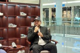 Simak cara jaga sepatu tetap bersih ala sutradara Joko Anwar