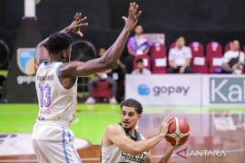 Pacific Caesar Surabaya kalahkan Bali United Basketball dengan skor 107-99