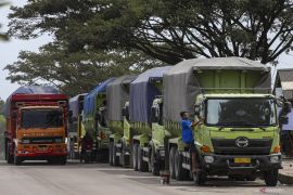 Petugas gabungan awasi perlintasan truk tambang di Serang-Cilegon